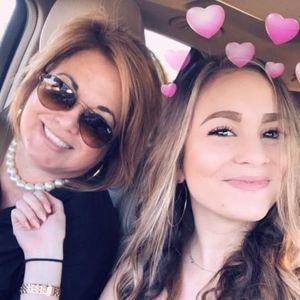 Meet your Posher, Raquel